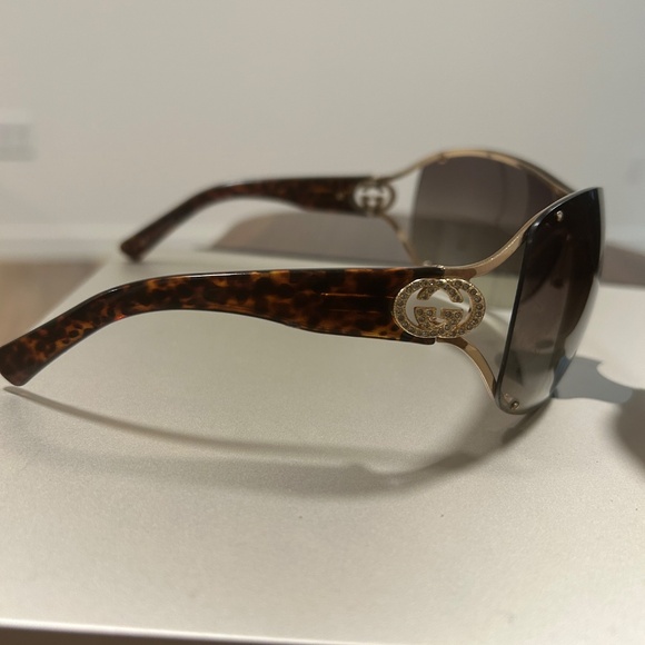 Gucci - Picture 2 of 4